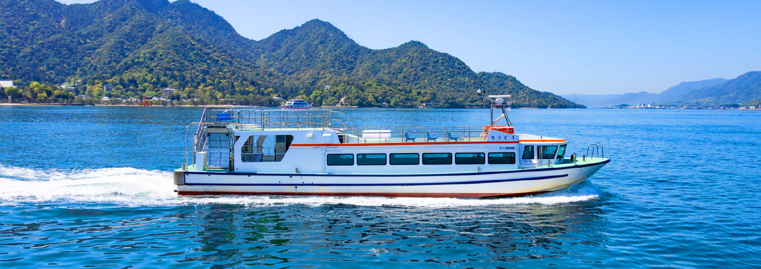 宮島口乗り場と宮島口宮島航路の船